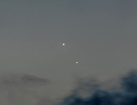 Vénus (la plus brillante) et Jupiter à 0,3° l'une de l'autre au matin du 13 novembre.